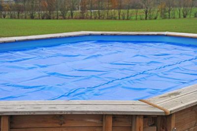 Cobertor de verano para piscina de madera Poolhammer Ø 444 cm Southline, 400 g/m
